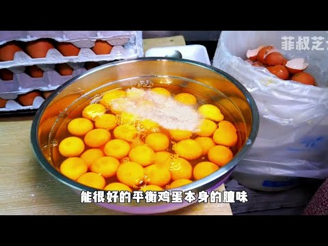 50个鸡蛋做成的砖块鸡蛋卷，每天做出百十个，咸香软嫩回味无穷