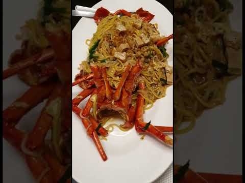 Jumbo Seafood: Chilli Crab & Lobster Noodles #shorts