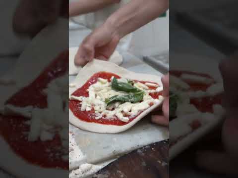 Most popular Pizzeria in Naples - Italian street food