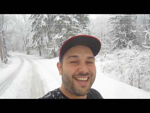 SNOWING IN SHORTS, AMERICAN VEGEMITE & MUSIC TRIVIA! [27.11.14 - DAY 1427]