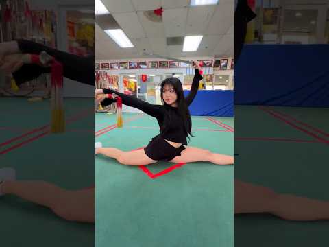 How Long Can You Sit In Splits For? Me: #shorts #kungfu #splits