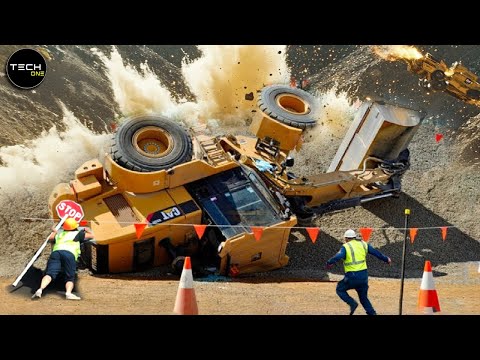 Dangerous Idiots Fastest Truck & Heavy Equipment Fails | Extreme Truck Idiots at Work #25