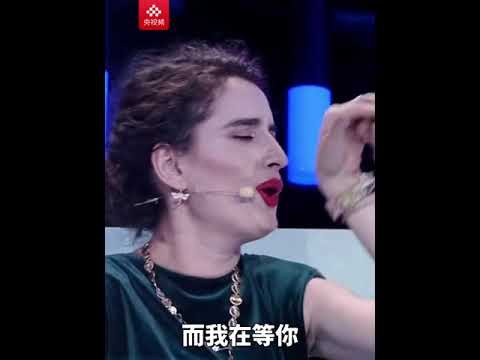 中式深情融合法式浪漫 爱黎别样诠释青花之美 | 中国音乐电视 Music TV #shorts