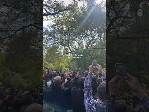 Imagine - John Lennon | Strangers singing together in Central Park