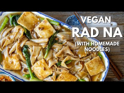 Vegan Rad Na with homemade flat rice noodles - 泰式炒河粉