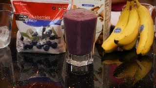 How to Make a Smoothie With Frozen Strawberries, Blueberries & Bananas : Making Smoothies