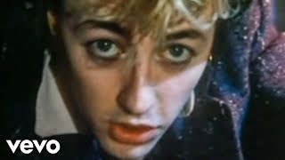 Stray Cats - Stray Cat Strut (Official Music Video)