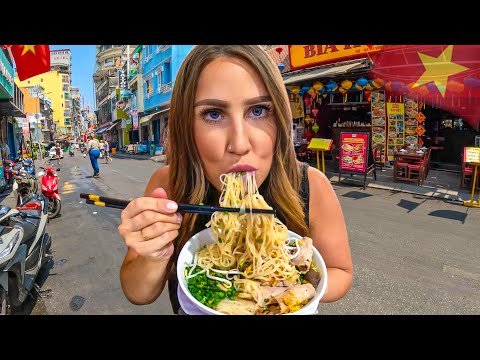 🇻🇳Trying Southern Vietnamese Food in Saigon Vietnam!