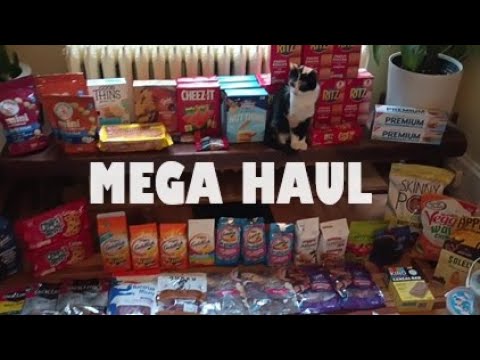 MASSIVE MEGA HAUL OF YUMMY SNACKS HOME DELIVERED FROM THE CVS DUMPSTER