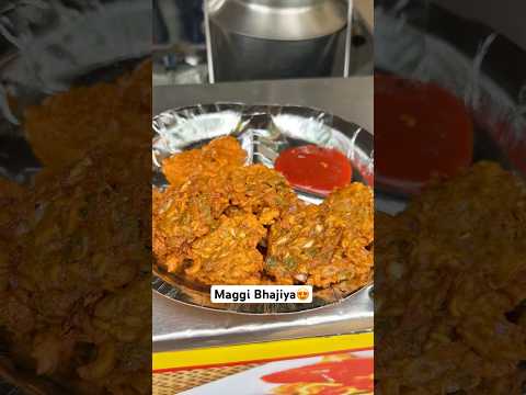 Ahmedabad Most Famous Maggi Bhajiya Try Kiya?🥵 #trending #shorts #streetfood #maggi #maggilover