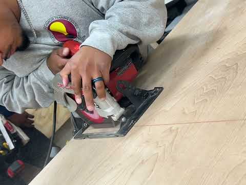 Learning how to Cut wood with a Circular Saw