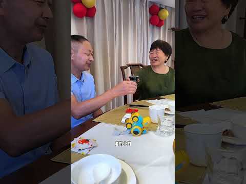 全家人齐聚给爸爸团团庆祝生日#shorts