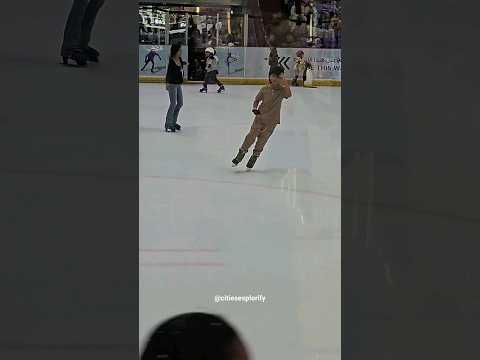 Dubai Mall Ice Rink #dubai #shorts #burjkhalifa #downtown #dubaimallattractions