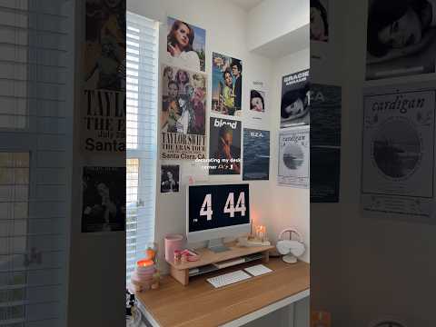 My desk 👩🏻‍💻🕯️✨ #desktop #desksetup #aesthetic #pinterest #college #student #fyp #decoration