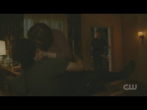 Legacies | Alaric walks in on Hope and Landon at the motel