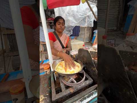 Hard￼working Lady of Kolkata Selling Dim Toast #shorts #dimtoast #hardworkinglady