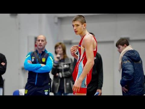 U13 Denys Kyrychenko (UKR) vs Pavel Zadoroznõi (EST) 60kg. Greco-roman boys youth wrestling.