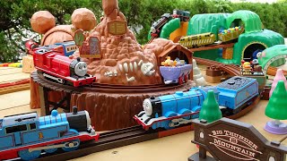 Plarail Thomas☆Disney Train 3 Big Mountain☆Colorful course with station and Ferris wheel