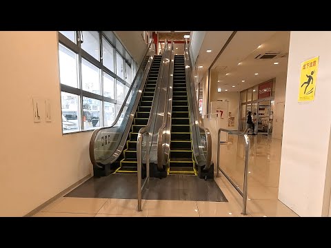 Maxvalu Yamazato Store Escalator 1F-3F/HITACHI　The store was very clean.