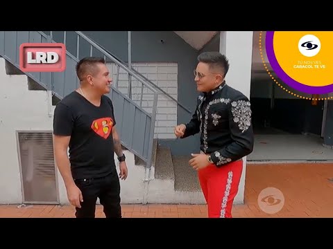 La Red: Alan Ramírez le muestra a Boyacoman el barrio en el que creció y su colegio - Caracol TV