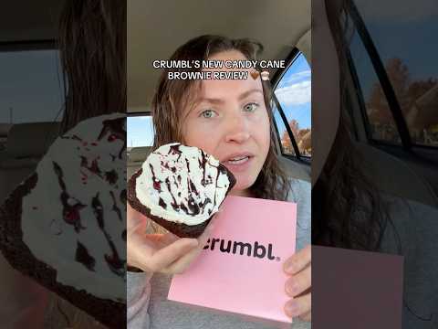 Trying Crumbl’s NEW Candy Cane Brownie 🤎🎅🏽 Fast Food Review #crumbl #brownies #peppermint