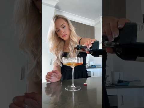 Making a Hunger games themed cocktail #ytshorts #recipe