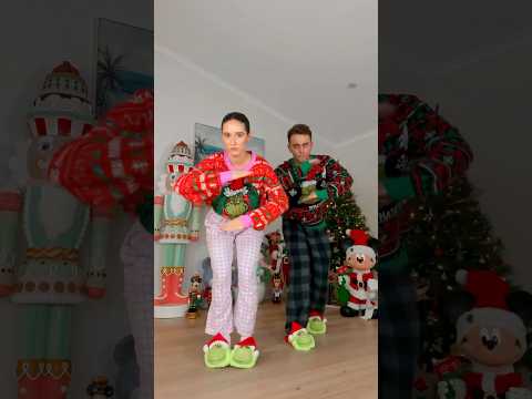 APT. DANCE GRINCH EDITION! 🤣 - ROSÉ & Bruno Mars - #dance #trend #viral #couple #funny #shorts