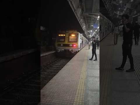 Mumbai local train shorts video #viralvideo #shorts #trending