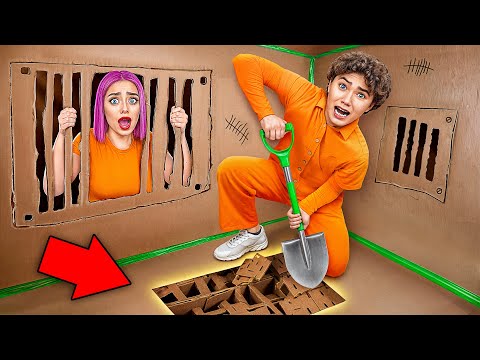 Box Fort Prison Escape by Multi DO Smile