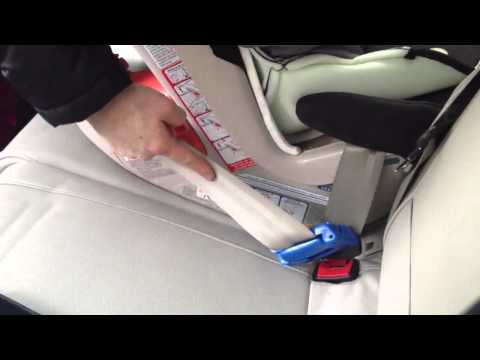 How to Install a Combi Coccoro rear facing with seat belt + blue lock-off