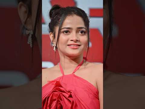 1/2 Shivali Parab donns a flower fold Rose top at NDTV Marathi Awards | ProMedia