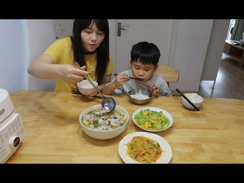 Lunch for a family of three cost 35 to make pepper and hemp fillets  loofah scrambled eggs and clea