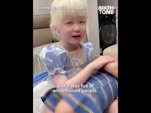 A mother took her young daughter with albinism to a comics convention.