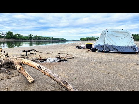 This GIANT SANDBAR Holds MONSTER FISH!! (River Fishing)