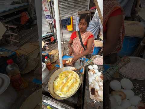 Hardworking Aunty Selling Dim Toast #shorts #dimtoast #hardworkingaunty