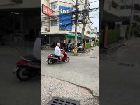 Pattaya Thailand Motorbike Taxis - Why?? #thailand #pattaya