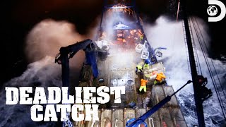 Facing the Arctic Hurricane | Deadliest Catch | Discovery