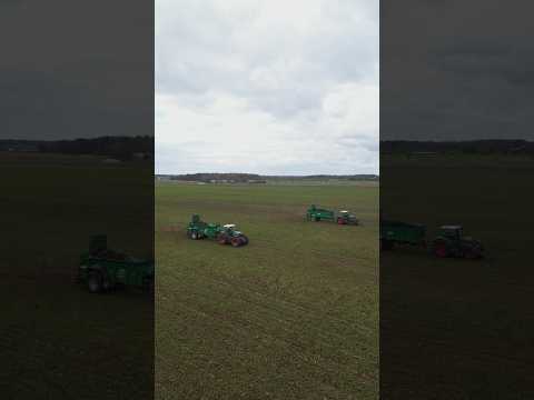 Miststreuen in Kolonne🚨🚀 #agriculture #farming #landwirtschaft #viral #2024 #fendt #trend #manure