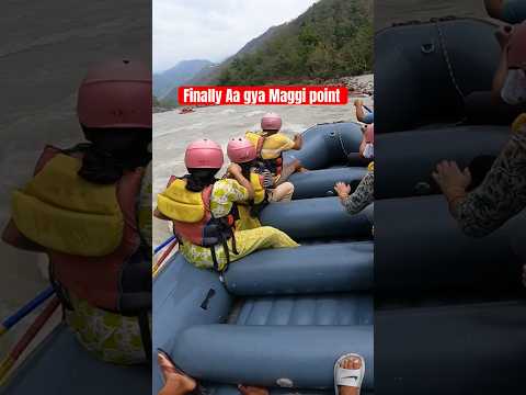 Maggi point aa gya 😍🤣 #raftingrishikesh #rishikeshrafting  #riverraftting #rafting   #raftingvlog