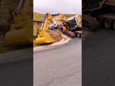 Extremely skilled in driving heavy machinery #heavymachinery #shortvideo