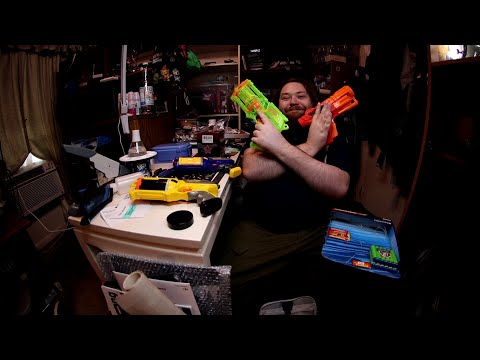 "Adventure Force Desperado the best non pro Nerf blaster! VS My old fav the Mavrick!" Der999 Unboxes