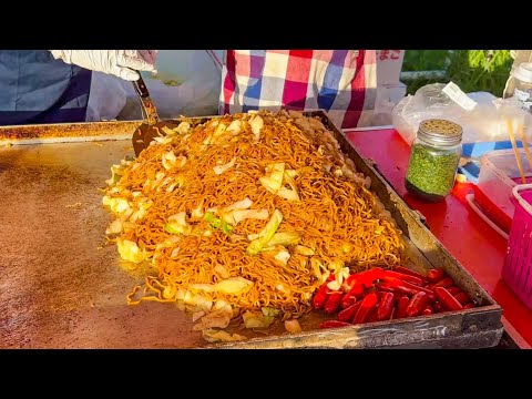 japanese street food - fried noodles yakisoba 焼きそば