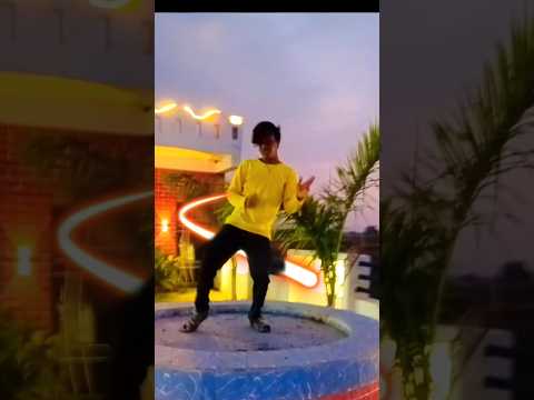 South ke hero vala look | 😜#shorts #ytshorts #youtubeshorts #dancesteps #dancevideo #dance #bhojpuri