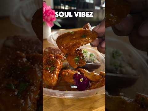 😳MAC GREENS & YAMS INSIDE OF AN EGGROLL?! Cousinn Vinnie Tries Soul Vibez in Chicago!🔥