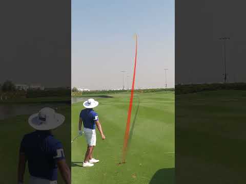 Mid HCP vs hard hole in Dubai! Check out our alignment golf ball marker at the link in our bio #golf