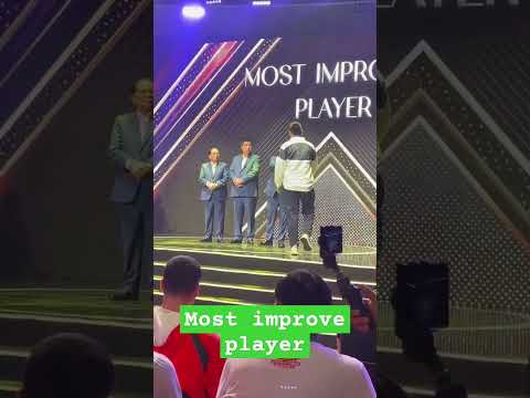 Jhonard Clarito receives his Most Improved Player Award! #PBASeason48Leos