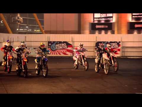 Nitro Circus : record du monde du plus grand Mid Air Backflip simultané à moto !