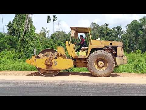 DYNAPAC CA25D OLD SINGLE DRUM VIBRATORY ROLLER COMPACTIONS OF BERM ROAD