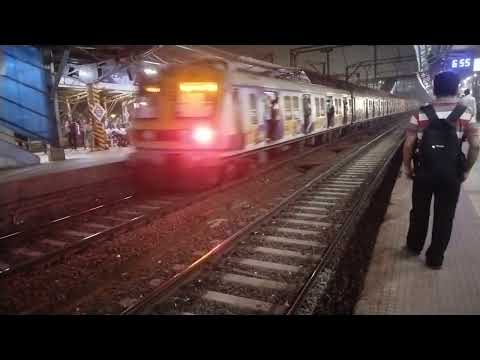 evening time local train Mumbai railway station video | Emu local train Mumbai live railway station