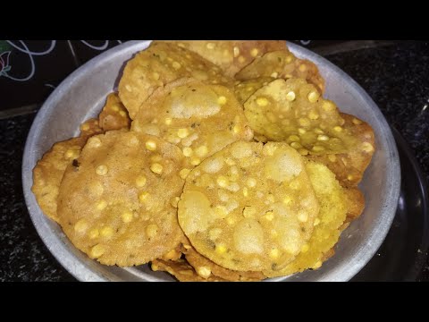 flour is added to the sticks like this, they will be crispy for more days chekkalu Recipe in telugu